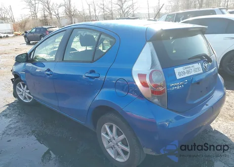 2013 Toyota Prius C Three z USA, uszkodzony, nr VIN JTDKDTB36D1053906